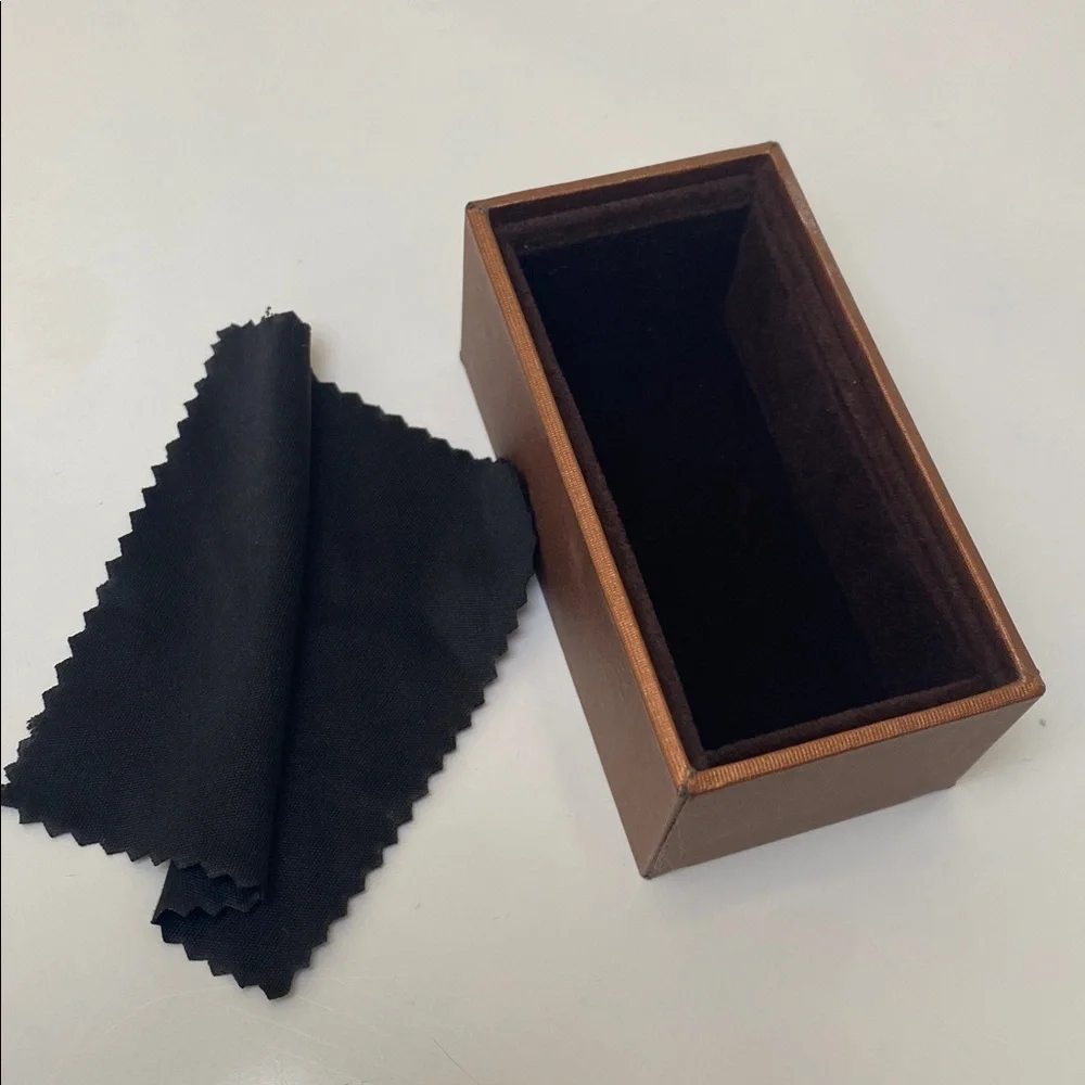 Fleur de Lis Cufflinks Black and White in Presentation Gift Box w/ Cloth